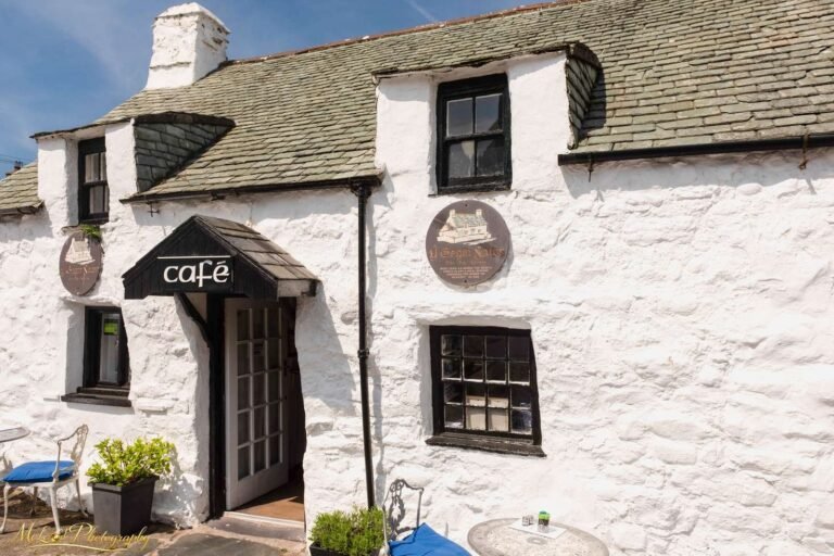 Historic Welsh Whitewashed Cottage Cafe Y Gegin Fawr